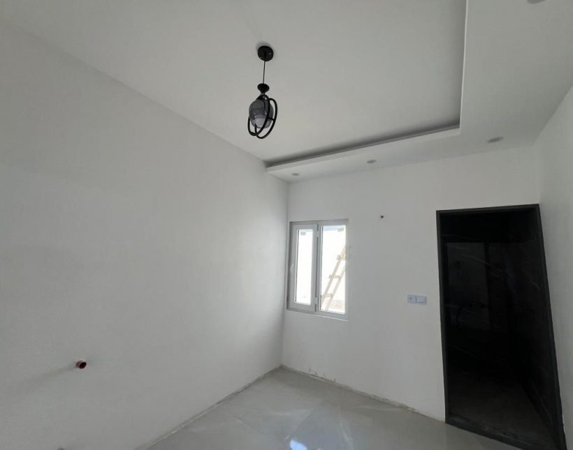 خرید ویلای فلت نوساز حیاط دار در شهرک با نگهبانی نزدیک جنگل | ۱۷۰ متر