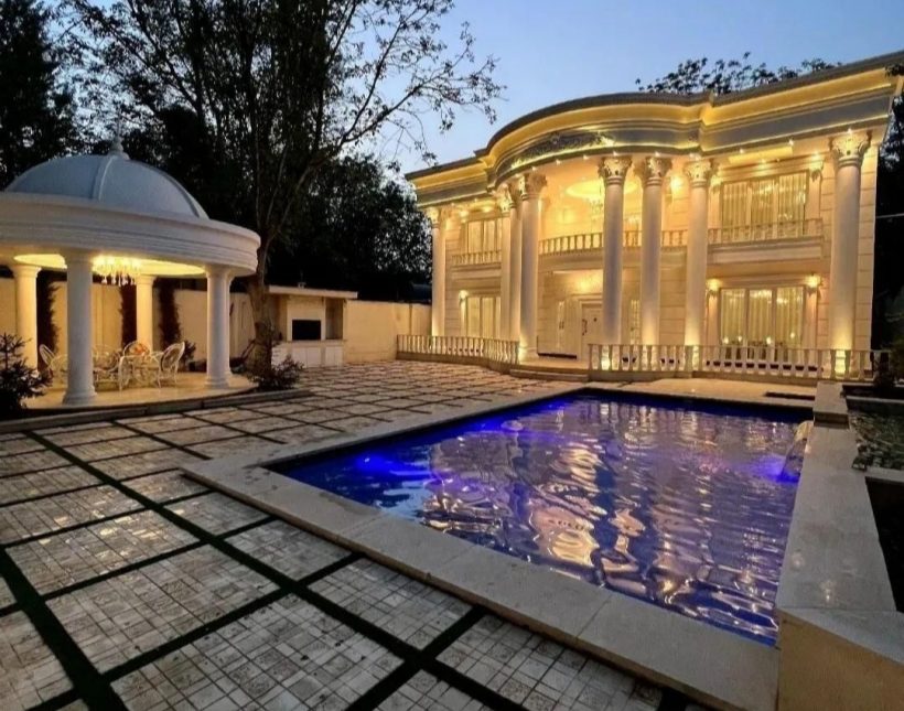 فروش کاخ ویلا استخرچهارفصل و فول فرنیش منطقه جنگلی | 400 متر