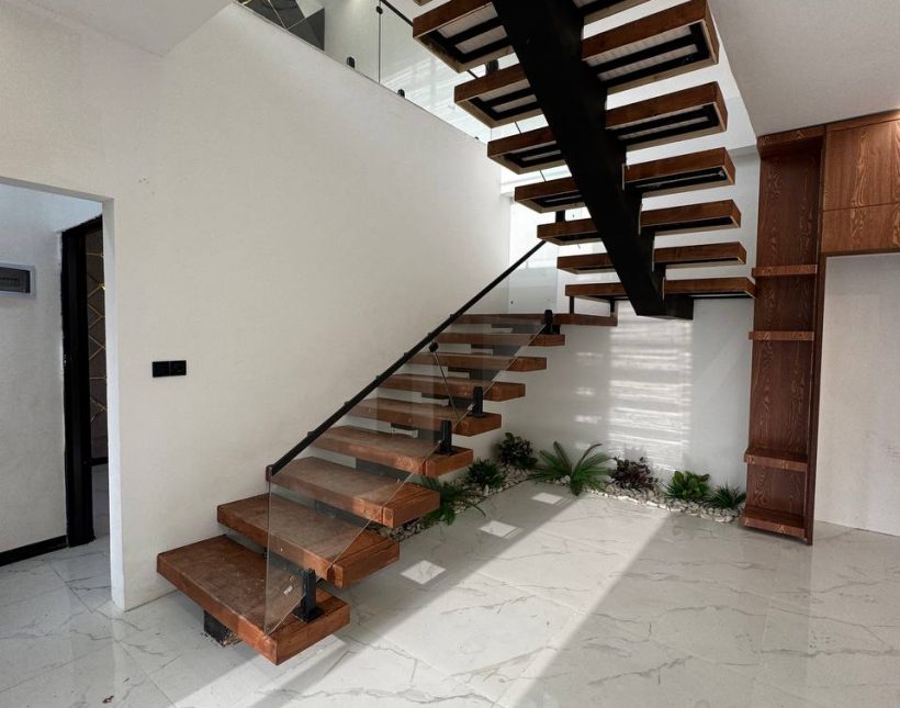 فروش کاخ ویلای ۱۰۰۰ متری چهارخواب شهرک تکمیل ساخت سند دار | ۱۰۰۰ متر