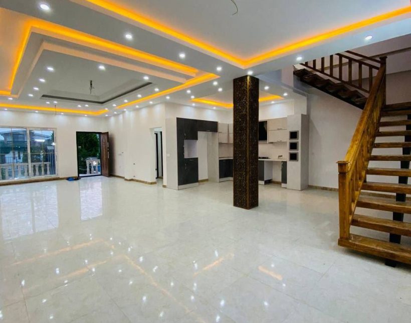 خرید ویلا شیک نما سنگ ۳۰۰ متر بنا | ۲۸۰ متر
