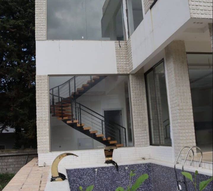 فروش ویلا مدرن دل طبيعت استخردار شهرک آرام و امکانات بی نظیر | ۴۰۰ متر