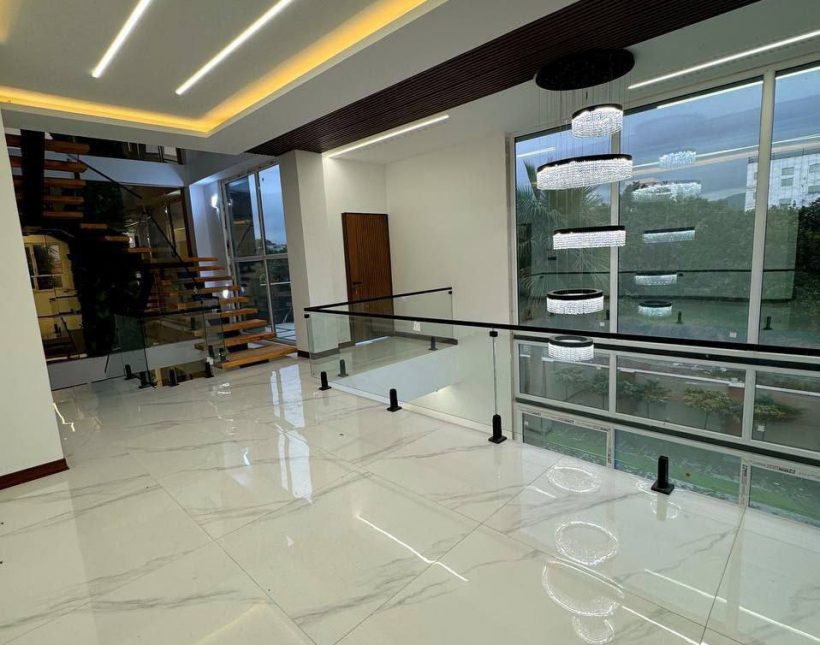 فروش عمارت ۳۶۰ متری با استخر روباز شهرک کنار جنگل | ۴۰۰ متر