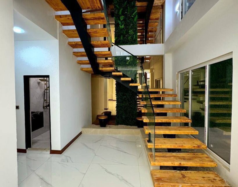 فروش عمارت ۳۶۰ متری با استخر روباز شهرک کنار جنگل | ۴۰۰ متر