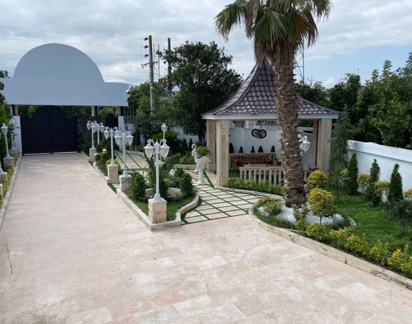 خرید ویلای زیبای کلاسیک استخردار با زمین ۸۰۰ متر سند دار | ۸۰۰ متر