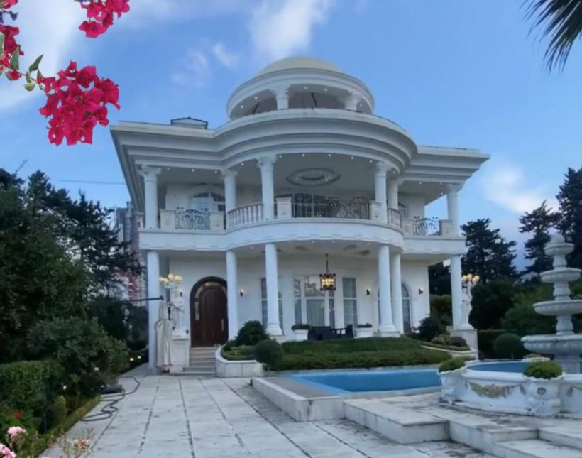 فروش عمارت 1000 متری زیبای استخردار مدارک تکمیل | 1000 متر