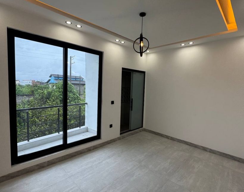 خرید ویلا نما مدرن شهرکی 3 خواب ۲۳۰ متری در آمل | 200 متر