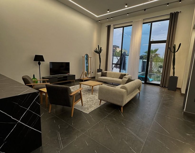 فروش ویلا فلت استخردار ۳۵۰ متری نوساز شهرکی | ۳۵۰ متر