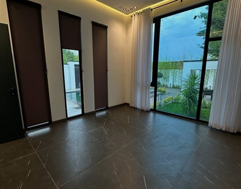 فروش ویلا فلت استخردار ۳۵۰ متری نوساز شهرکی | ۳۵۰ متر