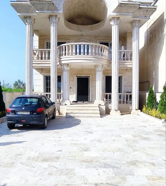 خرید ویلا نما سنگ ۳۰۰ متر زمین | ۳۰۰ متر