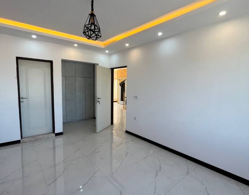 خرید ویلا در نور ۳۵۰متر تریپلکس کلاسیک استخر داخلی | ۳۵۰ متر