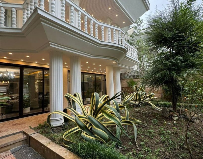 خرید کاخ ویلای ۵۰۰ متری با استخر روباز در شهرک سعادتآباد | ۵۰۰ متر