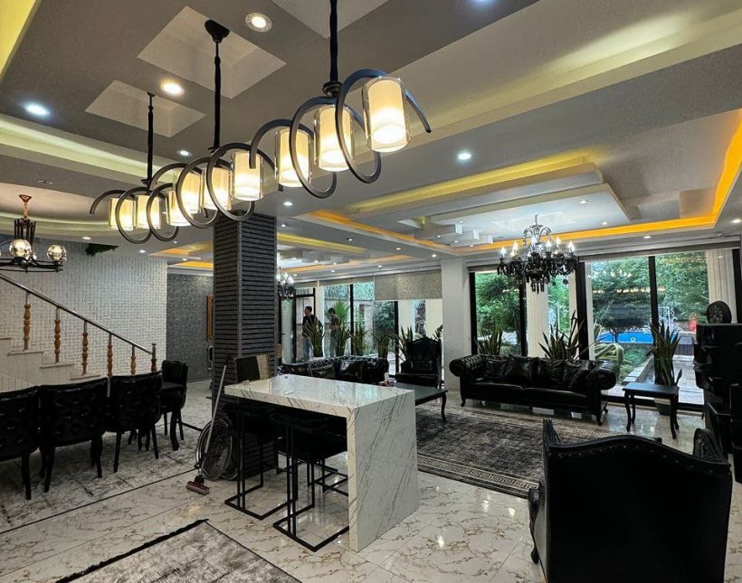 خرید کاخ ویلای ۵۰۰ متری با استخر روباز در شهرک سعادتآباد | ۵۰۰ متر