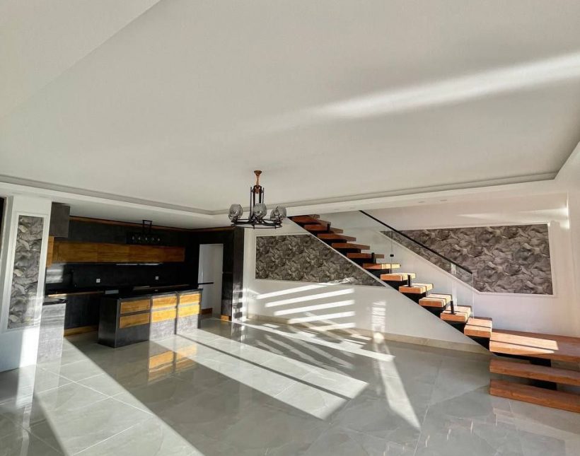 فروش ویلا نما انگلیسی داخل شهرک منطقه سعادت آباد چمستان | 200 متر