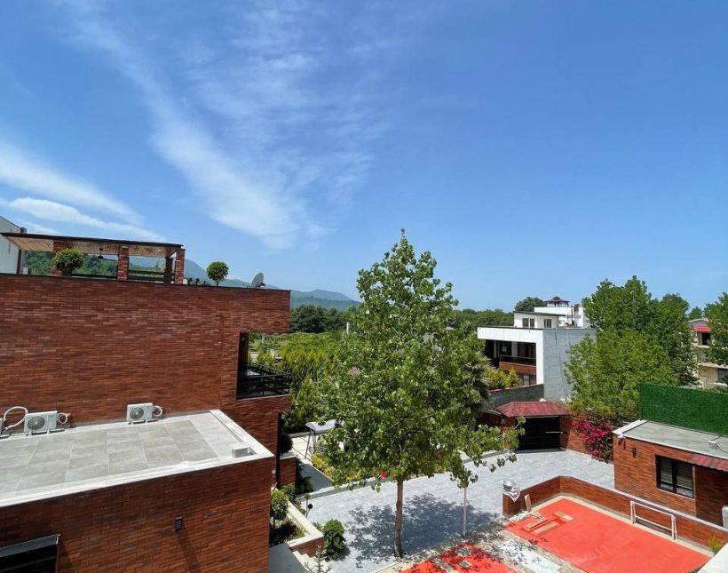 خرید ویلا باغ کلاسیک 4 خواب با استخر داخلی منطقه آهودشت | 300 متر