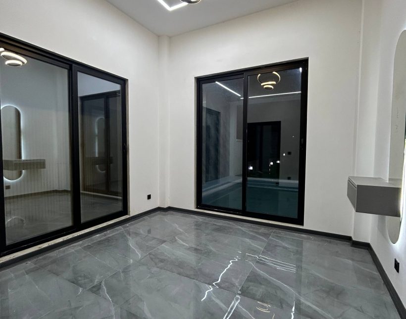 خرید ویلا باغ همکف مدرن با استخر ۴ فصل در نوار جنگلی هراز آمل | 400 متر