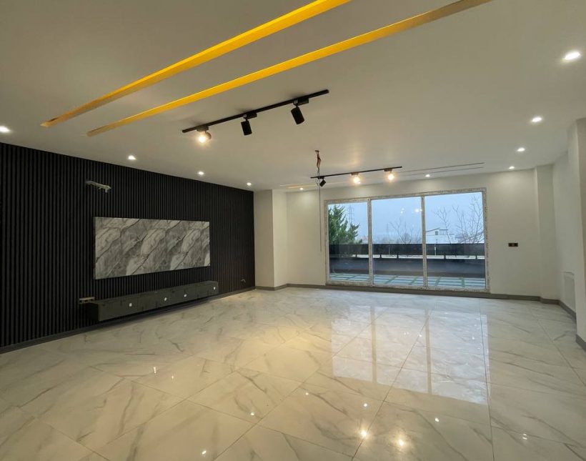 خرید ویلا لوکس چهارخوابه با استخر چهار فصل و سند | ۴۰۰ متر