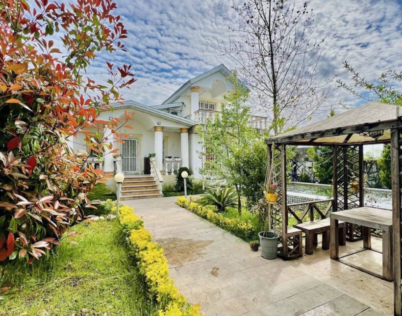 خرید ویلا باغ استخر دار ۴۰۰ متری شهرکی سند دار | ۴۰۰ متر