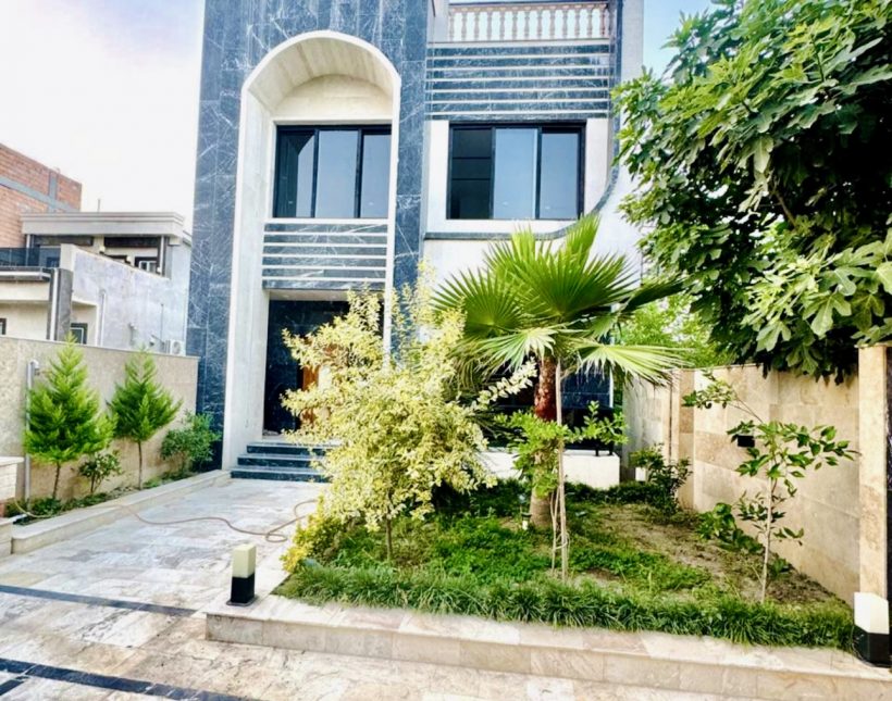 فروش ویلا مدرن ۲۳۰ متری تریبلکس با سند تک برگ | ۲۳۰ متر