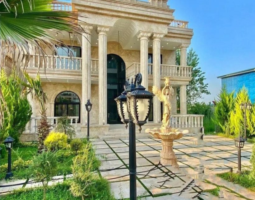 خرید کاخ ویلا شیک استخردار شهرکی جنگلی مدارک تکمیل | ۳۰۰ متر