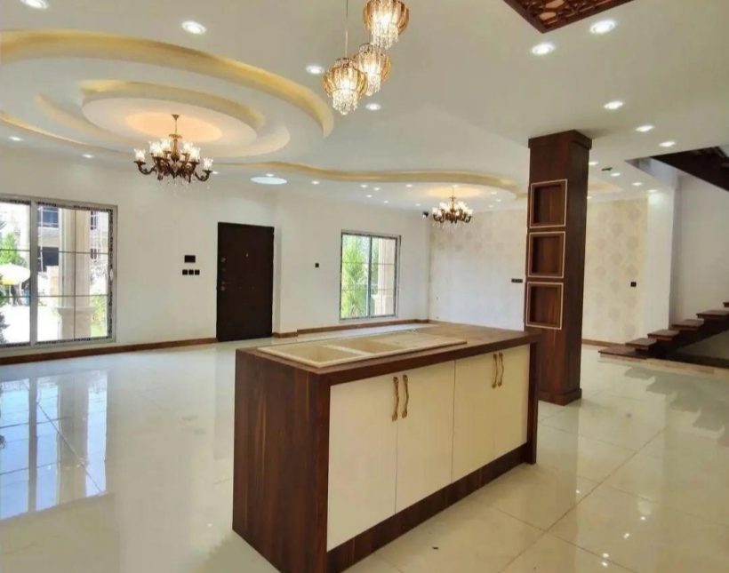 خرید کاخ ویلا شیک استخردار شهرکی جنگلی مدارک تکمیل | ۳۰۰ متر