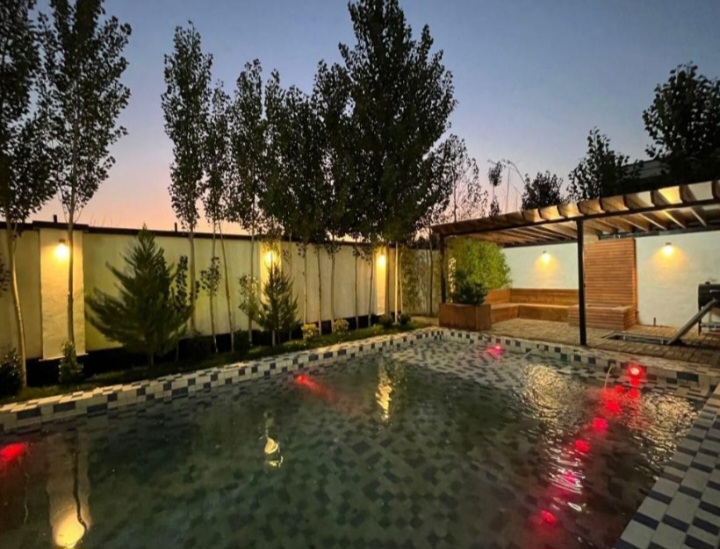 خرید ویلا مدرن هوشمند ۳۰۰ متری استخردار فول مبله | ۳۰۰ متر