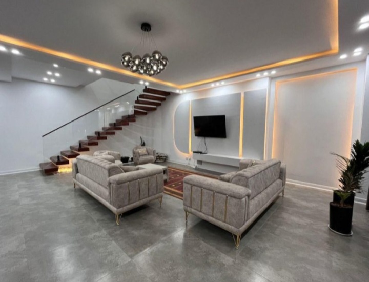 خرید ویلا مدرن هوشمند ۳۰۰ متری استخردار فول مبله | ۳۰۰ متر