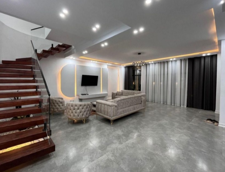 خرید ویلا مدرن هوشمند ۳۰۰ متری استخردار فول مبله | ۳۰۰ متر