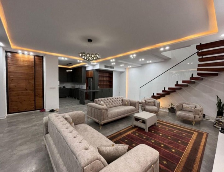 خرید ویلا مدرن هوشمند ۳۰۰ متری استخردار فول مبله | ۳۰۰ متر