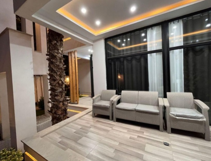 خرید ویلا مدرن هوشمند ۳۰۰ متری استخردار فول مبله | ۳۰۰ متر