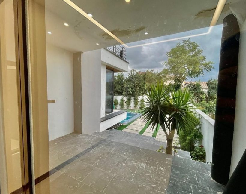 خرید ویلا دوبلکس مدرن استخردار روفگاردن ویو ابدی سند دار | ۳۰۰ متر