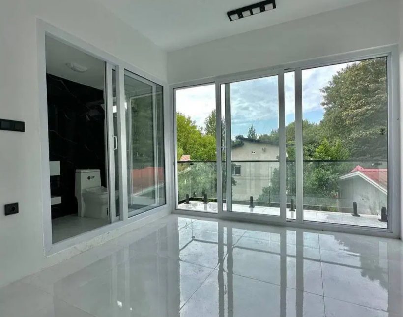 خرید ویلا در شمال ۳۰۰ متری مدرن استخردار شهرک برند جنگلی | ۳۰۰ متر