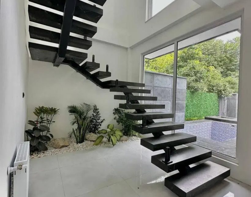 خرید ویلا در شمال ۳۰۰ متری مدرن استخردار شهرک برند جنگلی | ۳۰۰ متر