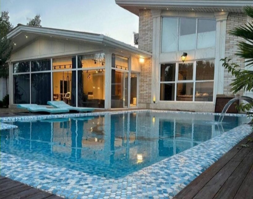 خرید ویلا شیک ۳۵۰ متری فول مبله استخردار شهرک برند | ۳۵۰ متر