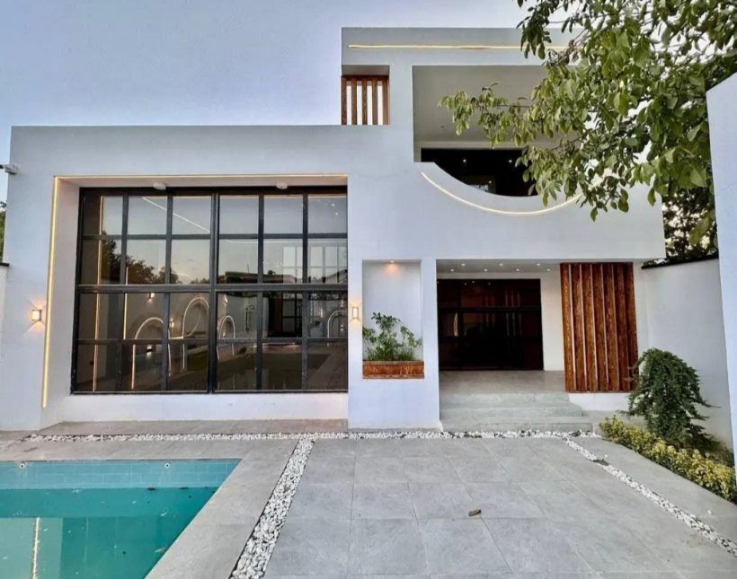 خرید ویلا در نور ۳۵۰ متری مدرن هوشمند استخردار | ۳۵۰ متر