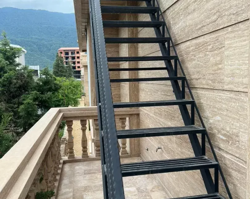 فروش کاخ ویلا استخر دار و سند دار نوشهر | ۸۰۰ متر