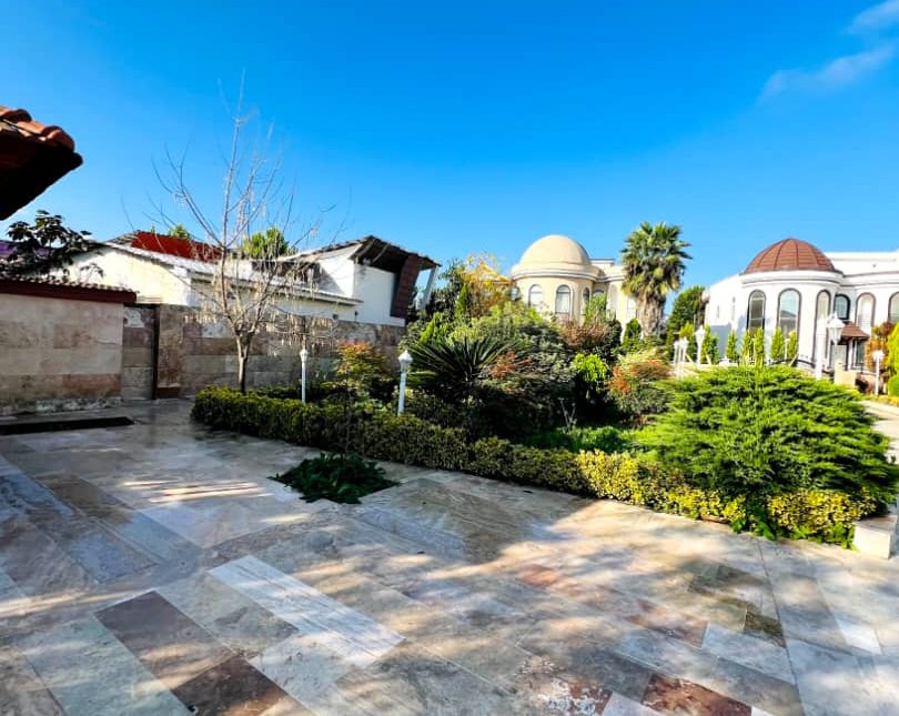 خرید ویلا تریبلکس اسخردار سونا جکوزی 1300 متری | 1300 متر