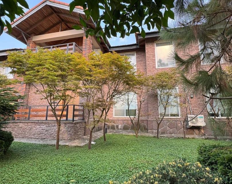 خرید ویلا باغ کلاسیک انگلیسی استخردار فول فرنیش | 700 متر