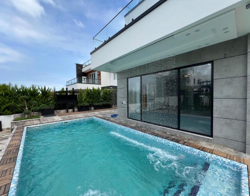 خرید ویلا باغ استخردار فول امکانات سند تک برگ 580 متری رویان | 580 متر