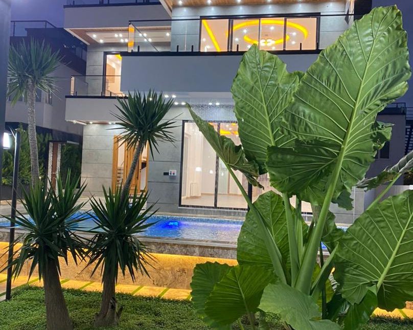 خرید ویلا باغ استخردار فول امکانات سند تک برگ 580 متری رویان | 580 متر