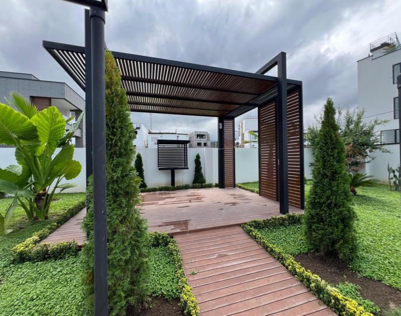 خرید ویلا باغ استخردار فول امکانات سند تک برگ 580 متری رویان | 580 متر