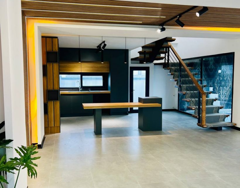 خرید ویلا تریپلکس استخر دار سند تک برگ 320متری | 250 متر