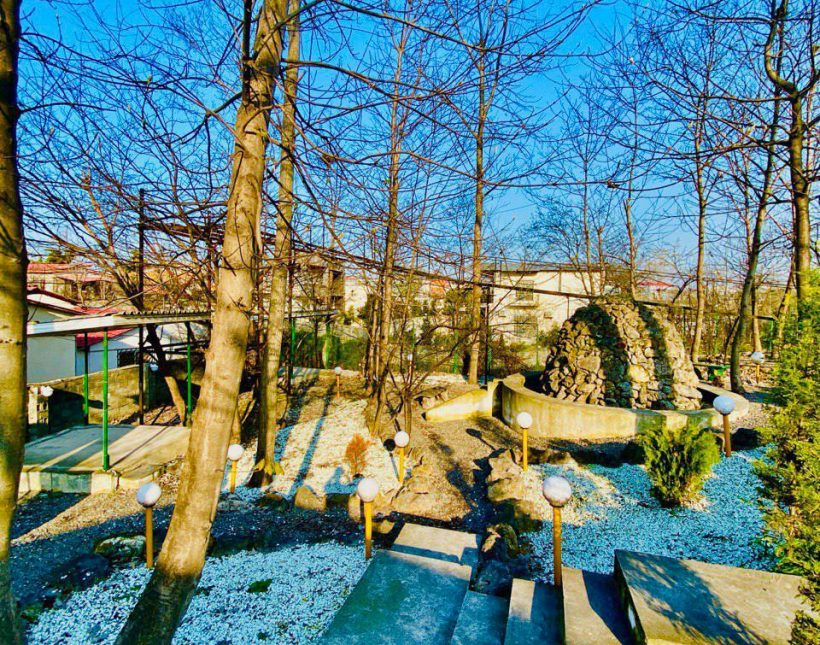 فروش ویلا باغ نیم پیلوت 240 متری مدارک تکمیل منطقه آپادانا چمستان | 240 متر