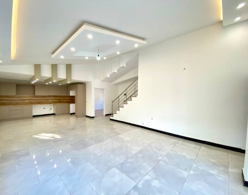 فروش ویلا باغ نیم پیلوت 240 متری مدارک تکمیل منطقه آپادانا چمستان | 240 متر