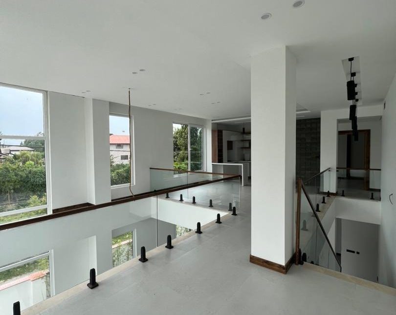 خرید ویلا دوبلکس استخردار با روف‌گاردن و ویو دریا و جنگل | 340 متر