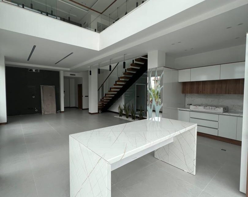 خرید ویلا دوبلکس استخردار با روف‌گاردن و ویو دریا و جنگل | 340 متر