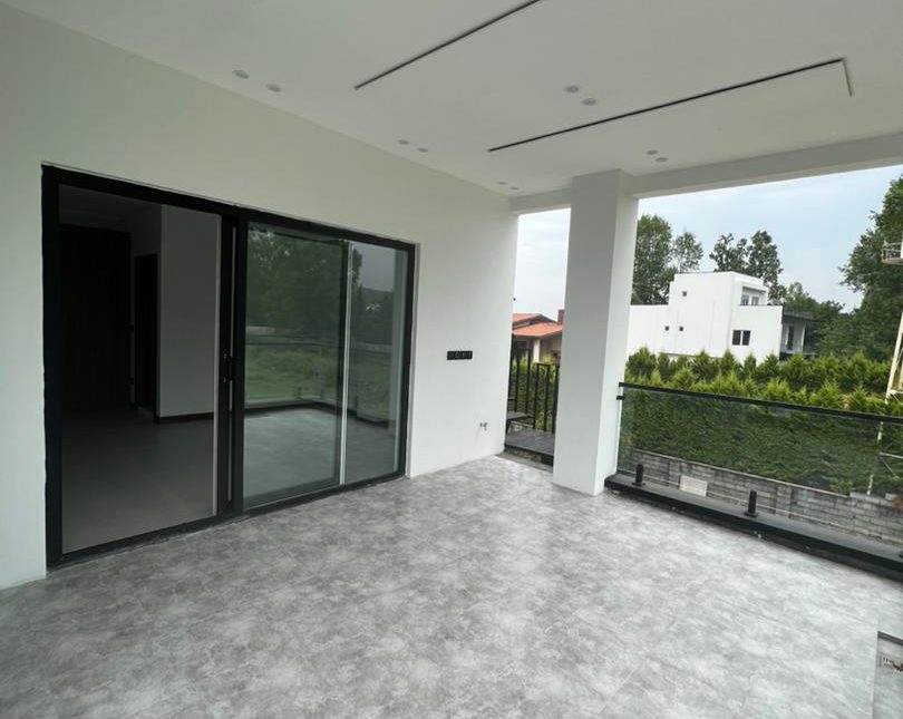 خرید ویلا دوبلکس استخردار با روف‌گاردن و ویو دریا و جنگل | 340 متر