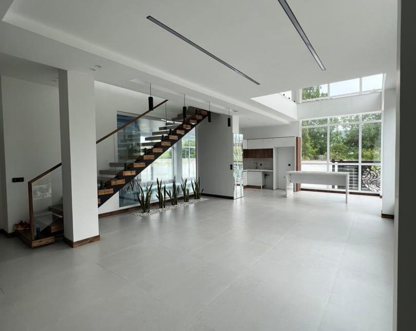 خرید ویلا دوبلکس استخردار با روف‌گاردن و ویو دریا و جنگل | 340 متر