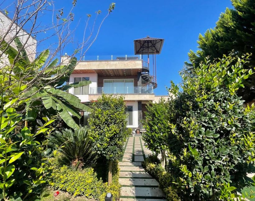 خرید ویلا جاده دریا ایزدشهر ۵۰۰ متری مبله کامل استخردار | ۵۰۰ متر