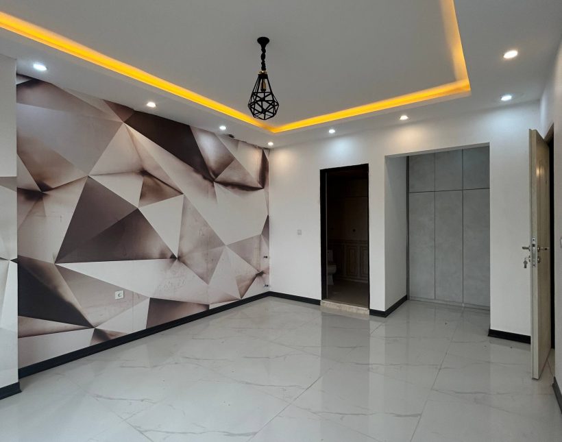 خرید ویلا تریپلکس لوکس با استخر و جکوزی در سعادتآباد | 340 متر