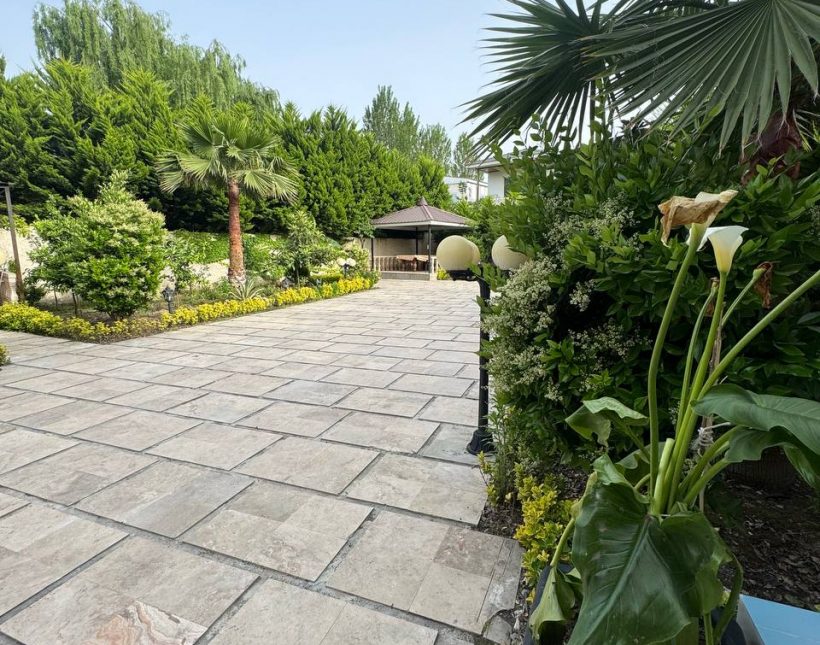 خرید ویلا استخردار با حیاط بزرگ دلباز سند تک برگ 700 متری | 700 متر